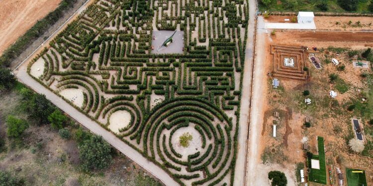 Laberintos visitables en la Comunitat Valenciana: 5 lugares para desafiar tus sentidos y orientación