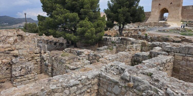 Un viaje fascinante al pasado romano de Sagunto: descubre el legado de Saguntum que perdura