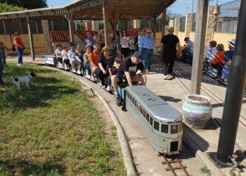 Tren a la fresca en el Parc del Trenet de Almoines para despedir agosto con circulaciones nocturnas