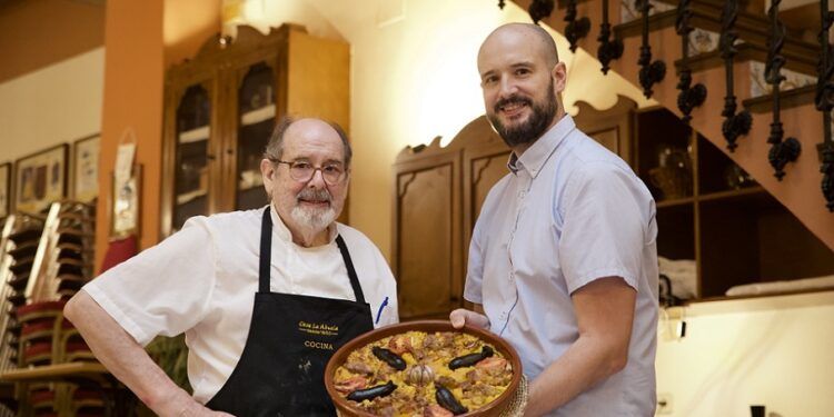 75 años en Xàtiva: Casa La Abuela sopla velas con su clásico arroz al horno como emblema familiar