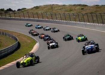 Sábado de carreras gratis en el Circuit de Cheste: tribuna de boxes y paddock abiertos al público