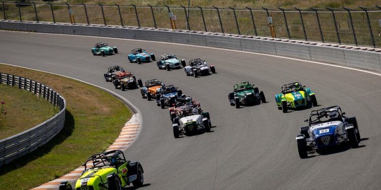 Sábado de carreras gratis en el Circuit de Cheste: tribuna de boxes y paddock abiertos al público
