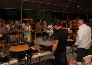 Cullera celebra el Día Mundial de la Paella con visitas teatralizadas y degustaciones de arroz gratis