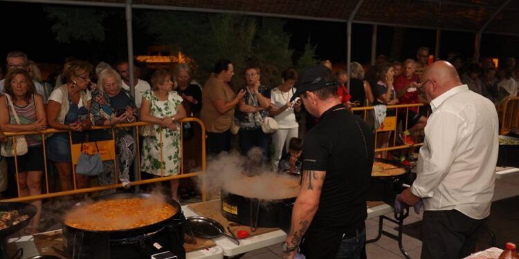 Cullera celebra el Día Mundial de la Paella con visitas teatralizadas y degustaciones de arroz gratis
