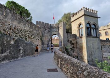 Menús especiales y gratuidad del trenet, museos y castillo en Xàtiva por el Día Mundial del Turismo