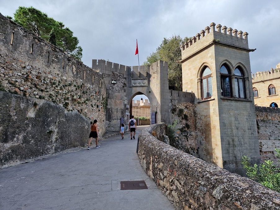 Menús especiales y gratuidad del trenet, museos y castillo en Xàtiva por el Día Mundial del Turismo