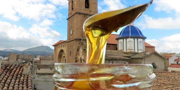 Ayora se prepara para celebrar la XXIV edición de El Primer Corte de la Miel, su gran feria apícola