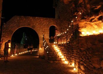 Más de 8.000 velas harán brillar la localidad de Culla en una noche mágica con música en directo