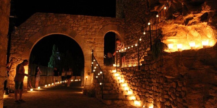 Más de 8.000 velas harán brillar la localidad de Culla en una noche mágica con música en directo