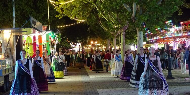 Utiel inaugura la gran Feria y Fiestas 2025 con tradición, música y devoción a la Virgen del Remedio
