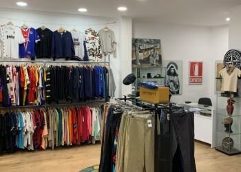 Regresa a Valencia el mercado vintage «más loco de España» con miles de prendas a 10 euros