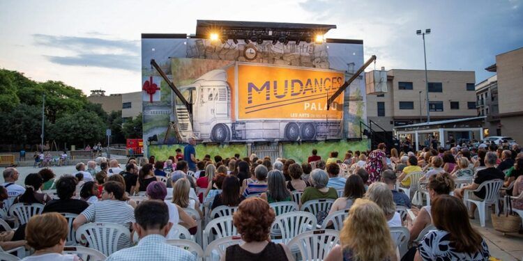 La ópera sobre ruedas gratuita llega a la ciudad de Valencia con 6 funciones en barrios y pedanías
