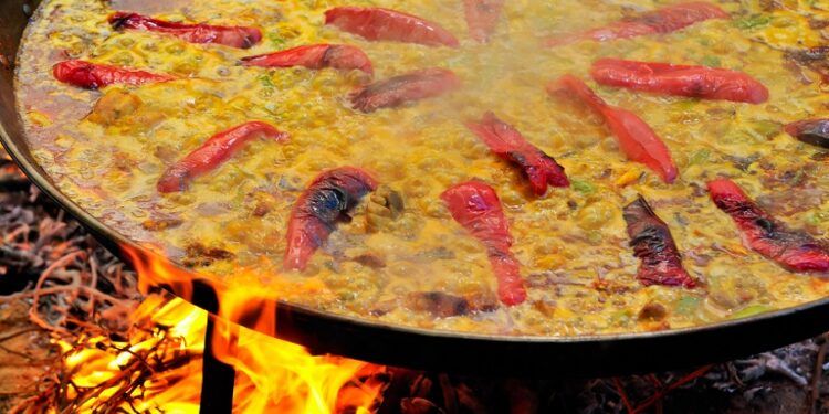 El World Paella Day 2025 llega a la Marina de Valencia con raciones de paella a precios populares
