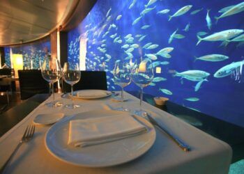 Saborea una exclusiva cena con Hispano-Suizas en el único restaurante submarino de Valencia