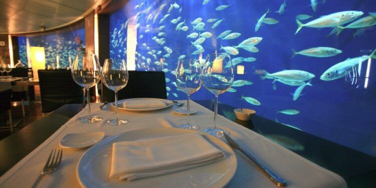 Saborea una exclusiva cena con Hispano-Suizas en el único restaurante submarino de Valencia