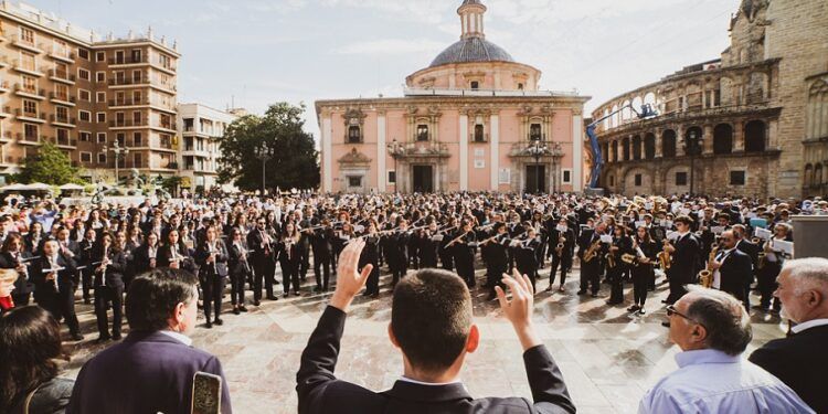 Unas 800 personas interpretarán el Himno de la Comunitat Valenciana en la plaza de la Virgen