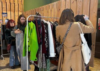 Primer mercado de segunda mano de la temporada en el barrio de Benimaclet con todo a 1€