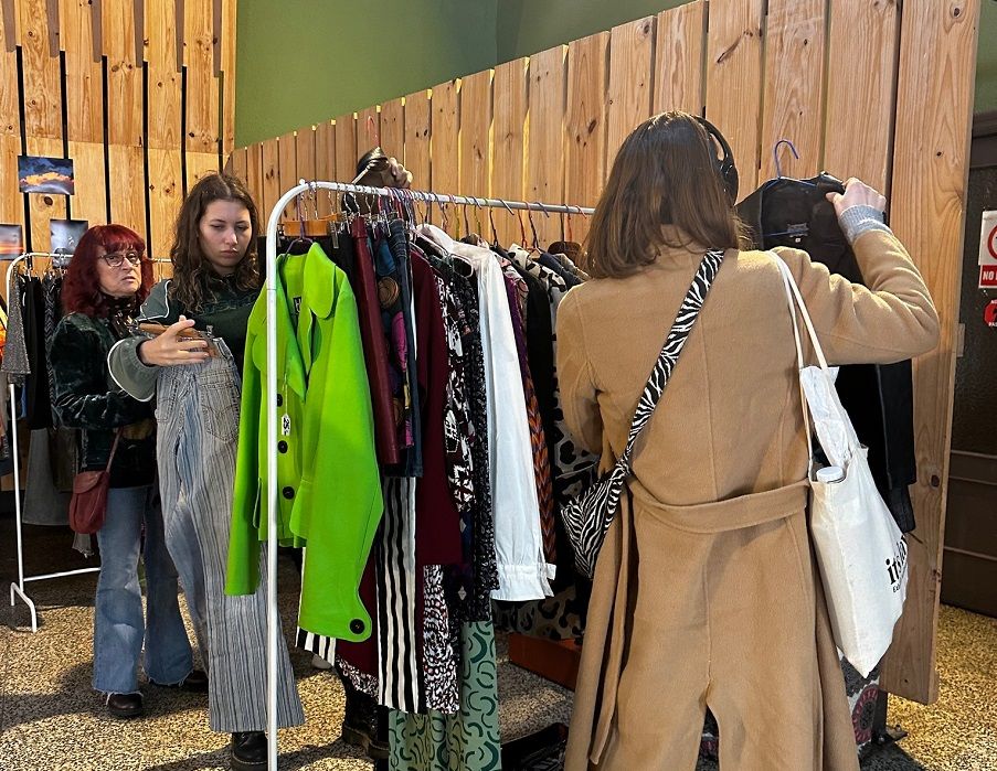 Primer mercado de segunda mano de la temporada en el barrio de Benimaclet con todo a 1€