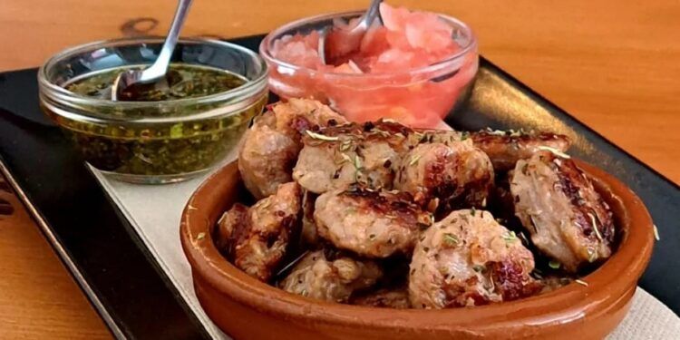 Una nueva ruta gastronómica de la tapa llega a 12 locales de Patraix, el barrio de Valencia