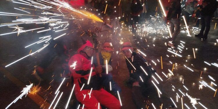 Gran fin de semana pirotécnico en Burjassot con passejà, correfoc, cordà, despertà y mascletà