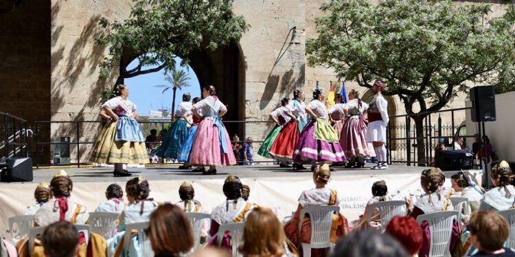 Los bailes regionales de Balls al Carrer regresan a plazas de Valencia con actuaciones gratuitas