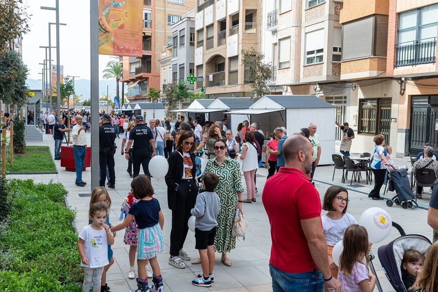 Cullera estrena su primera Fira Outlet con descuentos de hasta el 70% en comercios participantes
