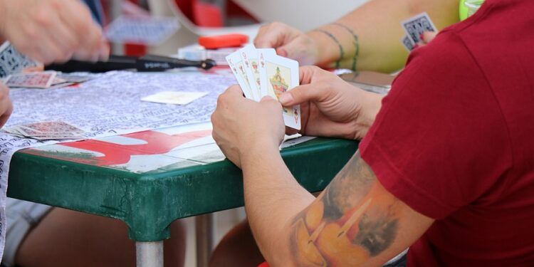De los bares a patrimonio cultural: el bolot, el juego de cartas saguntino que busca ser protegido