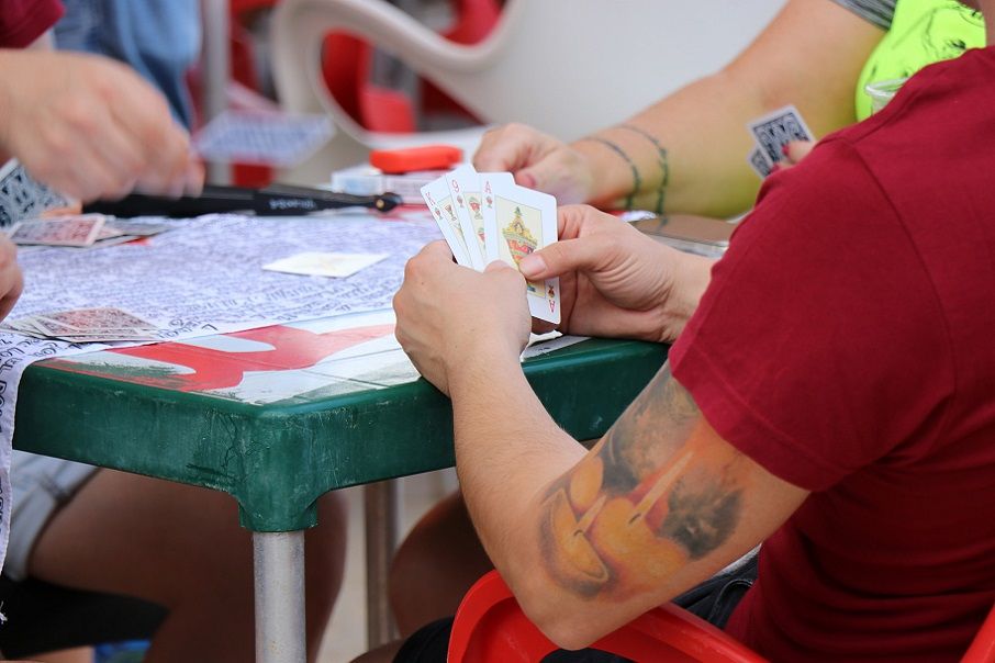 De los bares a patrimonio cultural: el bolot, el juego de cartas saguntino que busca ser protegido