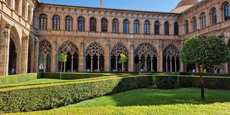 Gran jornada de puertas abiertas en el Convento de Santo Domingo de Valencia, antigua Capitanía
