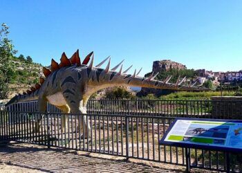Fin de semana gratuito entre dinosaurios: Alpuente celebra 20 años de las jornadas paleontológicas