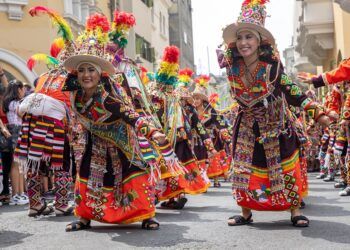 Valencia acoge este fin de semana las aplazadas Fiestas de la Hispanidad con música, bailes y desfiles