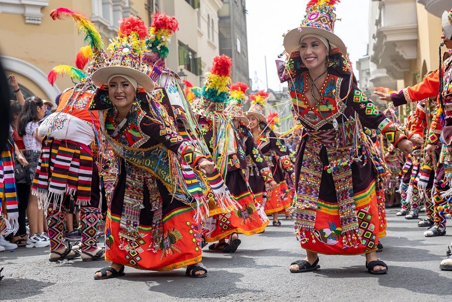 Valencia acoge este fin de semana las aplazadas Fiestas de la Hispanidad con música, bailes y desfiles