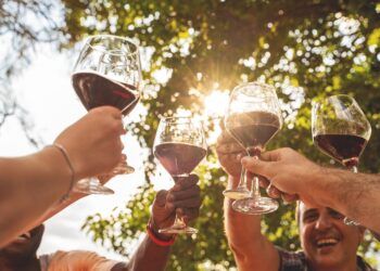 Caudete de las Fuentes revive su pasado íbero con un gran tardeo con vino, música y gastronomía