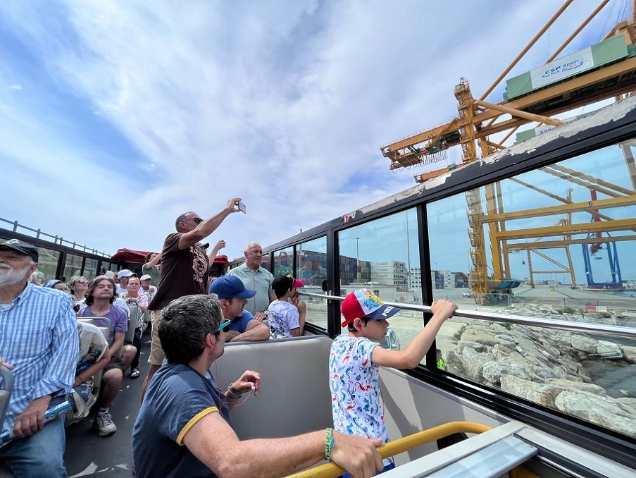 Visitas guiadas gratuitas en autobús para descubrir las entrañas del Puerto de Valencia