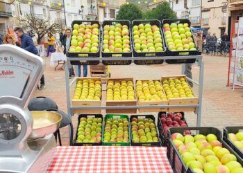 Casas Altas acoge la XI Feria de la Manzana Esperiega, la cita más dulce del Rincón de Ademuz