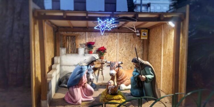 La Navidad llega a la plaza de Benimaclet de Valencia con una gran fiesta con mercadillo solidario