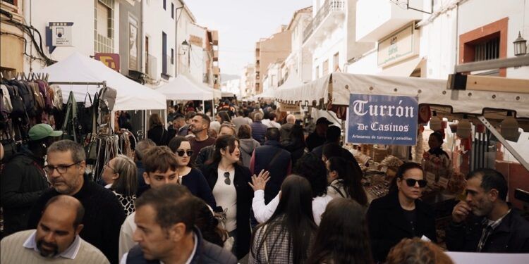 Faura da la bienvenida a la Navidad con su emblemática gran feria, llena de tradición y actividades