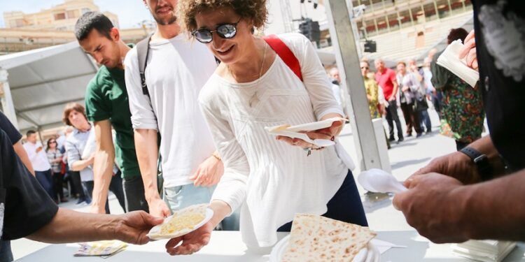 Vuelve la Fira de les Comarques a Valencia: turismo, tradición y sabor en los Jardines de Viveros