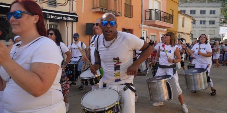 Villalonga acoge la II Fira de Productes Valencians con música, artesanía y gastronomía de la tierra