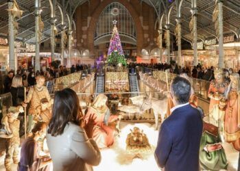 La Navidad llega al Mercado de Colón con belén, nueva iluminación, coros navideños y mercaditos
