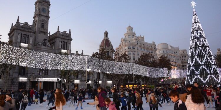 La Navidad de los comercios del centro de Valencia trae pista de hielo, carrusel, tren y una noria