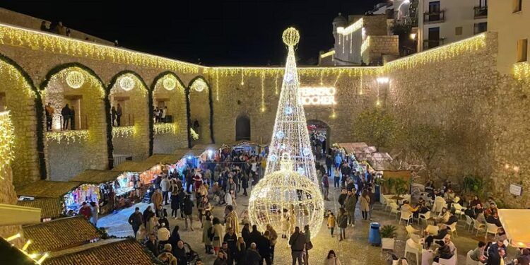 La Navidad en Peñíscola se celebra este año con novedades y más luz y magia que nunca