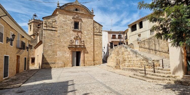 El Mercat de la Terra llega a Montesa con gastronomía, artesanía, música y visitas guiadas al castillo