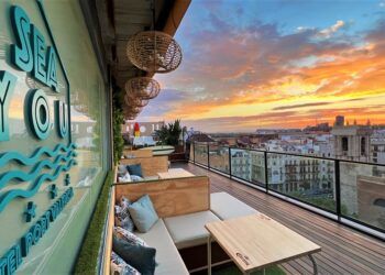 Así es Sea You Port Valencia, un elegante hotel boutique con skybar junto al corazón de la Marina