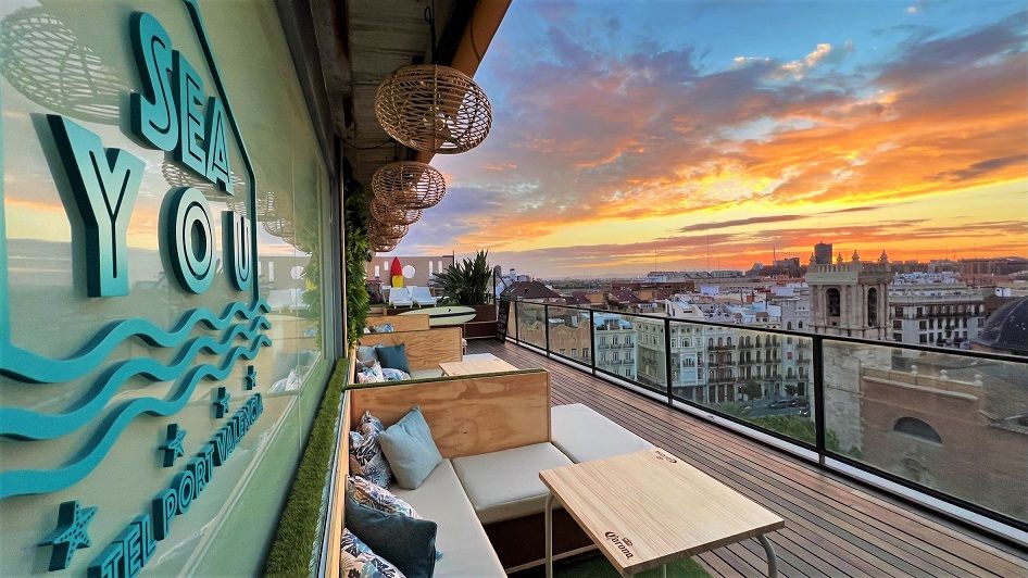 Así es Sea You Port Valencia, un elegante hotel boutique con skybar junto al corazón de la Marina