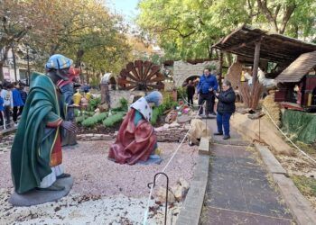 Xàtiva enciende la Navidad con su Belén, el más grande de España a tamaño natural y en superficie