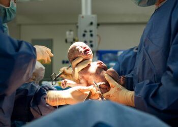 Lanzan ayudas de 2.000 euros por nacimiento o adopción para familias afectadas por la DANA