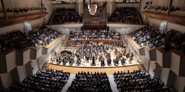 Valencia celebra la festividad de Santa Cecilia dando la bienvenida a la Navidad con música