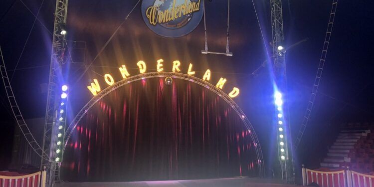 Veinte años de amor bajo la carpa: esta es la historia que unió al Circo Wonderland con Valencia