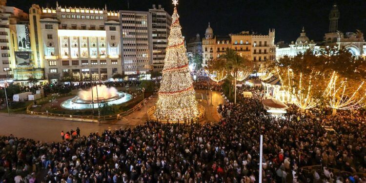 Valencia prepara la Navidad con 45 árboles y 274 arcos luminosos repartidos por toda la ciudad